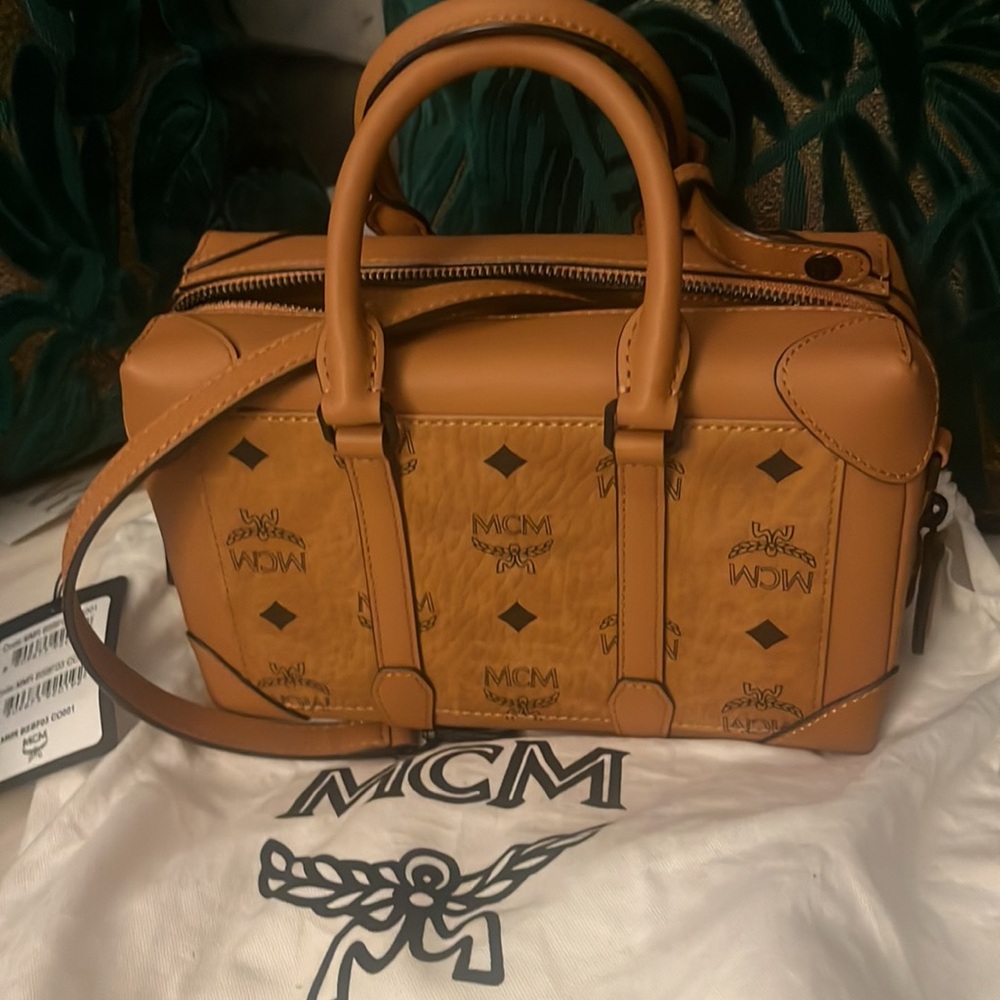 Berlin, Crossbody, MCM tote bag small. New with tag. - Picture 8 of 11
